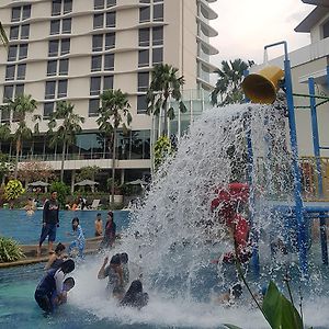 Hotel Santika Premiere Kota Harapan Indah
